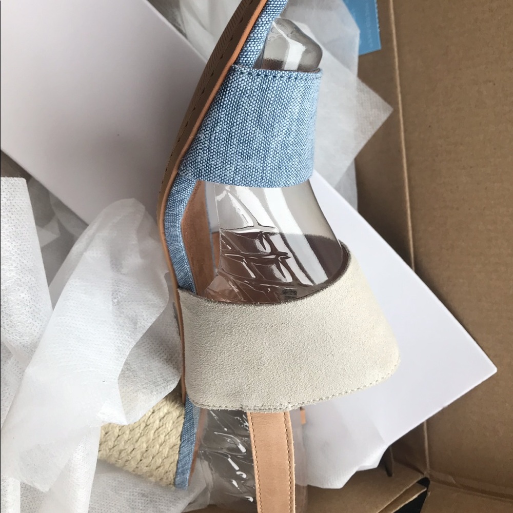 New Tom wedges size ten